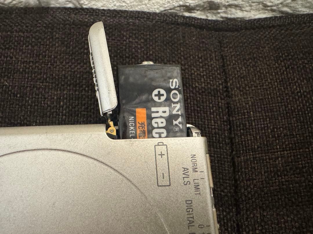 SONY MDウォークマン MZ-E55 動作確認済み　乾電池ケース付き