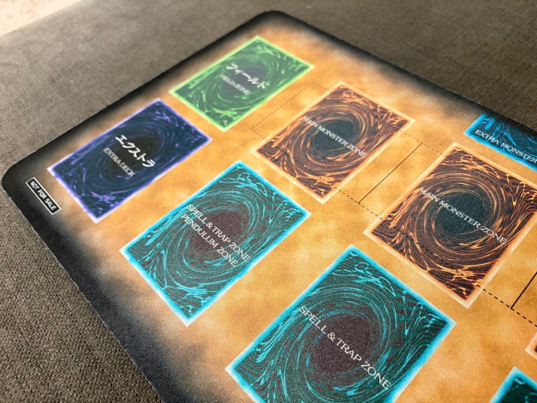 遊戯王　ニューロン　ハーフ　プレイマット　初期デザイン