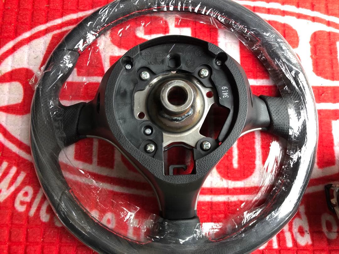 美品！E11型ノート オプションMOMOステアリング