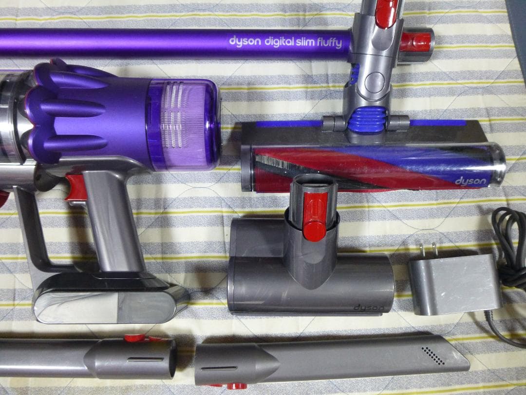 ダイソンSV18　動作確認済み　目立つ様なキズの無い良品です
