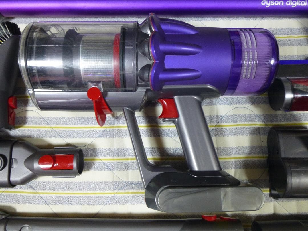 ダイソンSV18　動作確認済み　目立つ様なキズの無い良品です