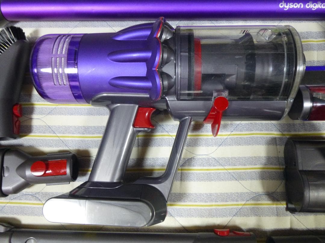 ダイソンSV18　動作確認済み　目立つ様なキズの無い良品です