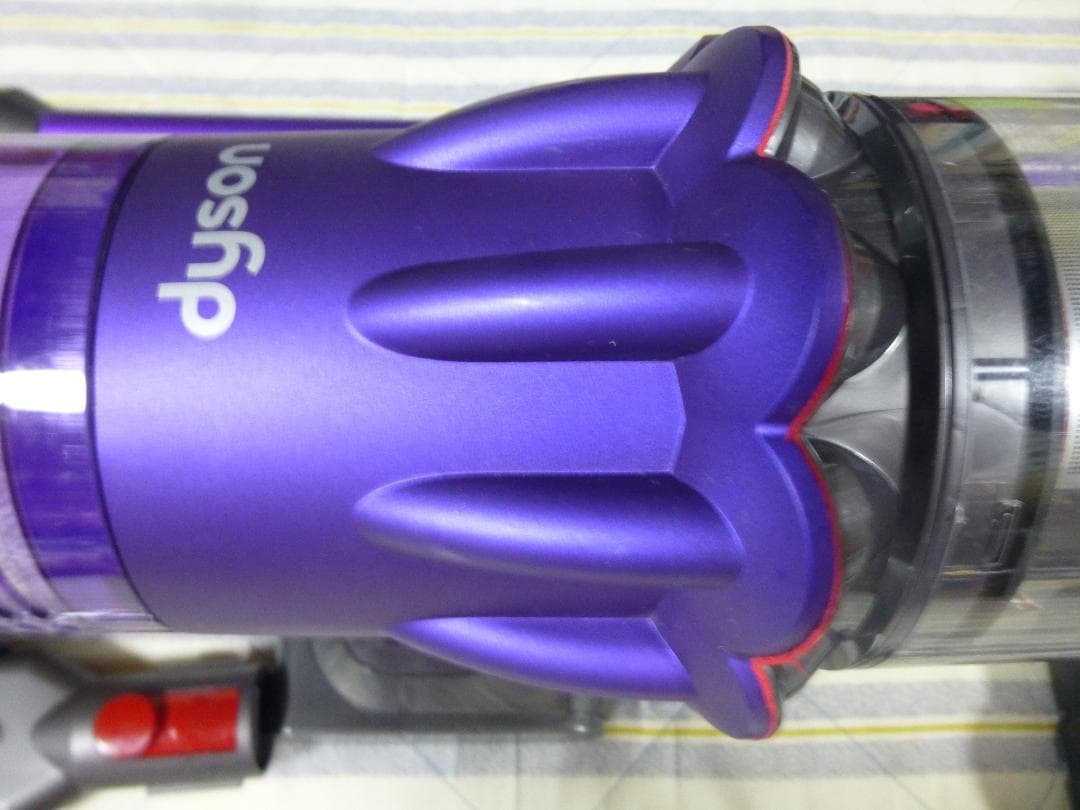 ダイソンSV18　動作確認済み　目立つ様なキズの無い良品です