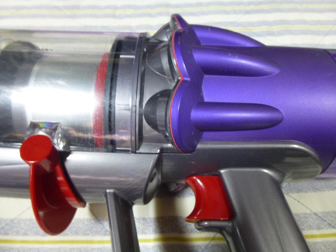 ダイソンSV18　動作確認済み　目立つ様なキズの無い良品です