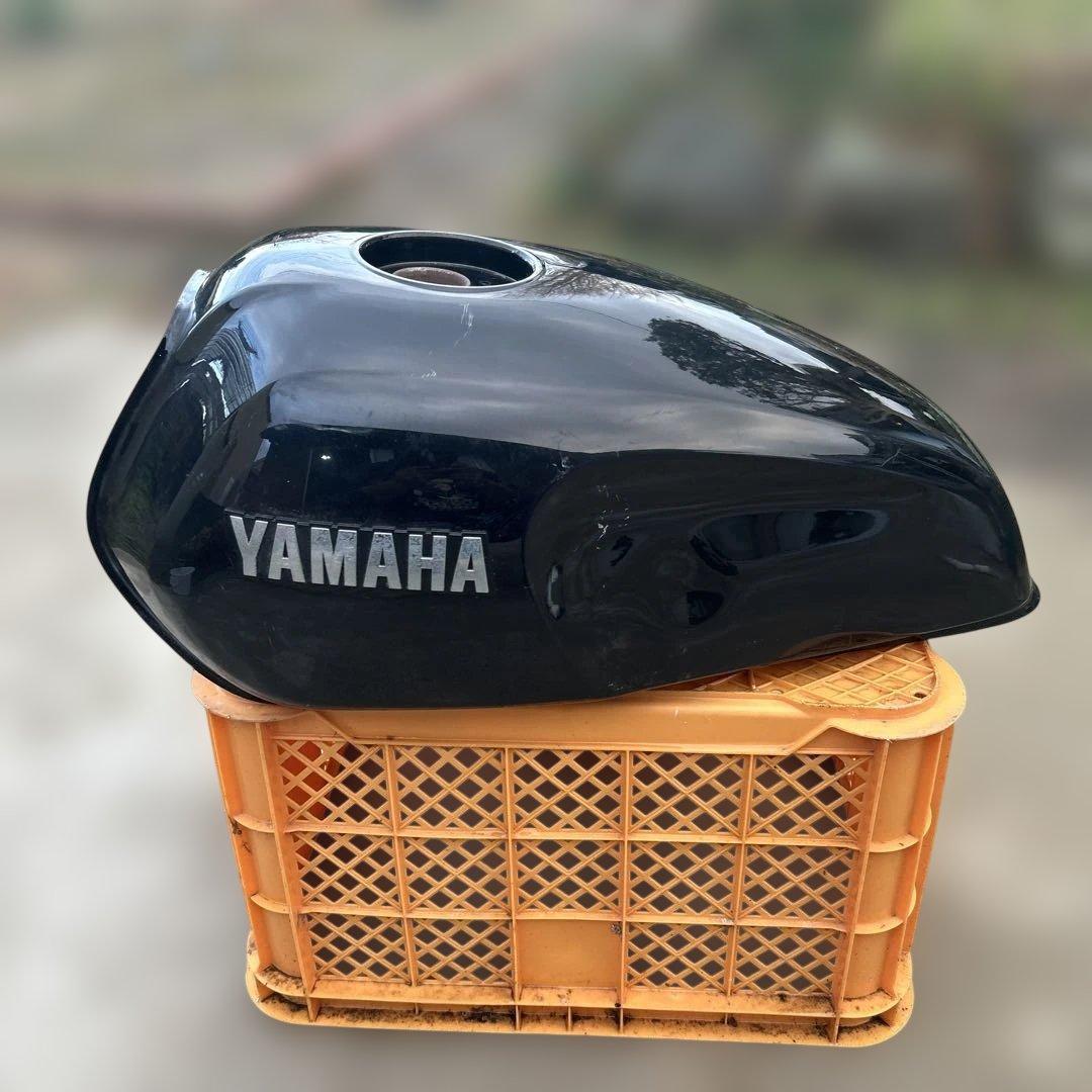 年末価格　YAMAHA XJR400 4HMタンク　凹み有　純正キー付き