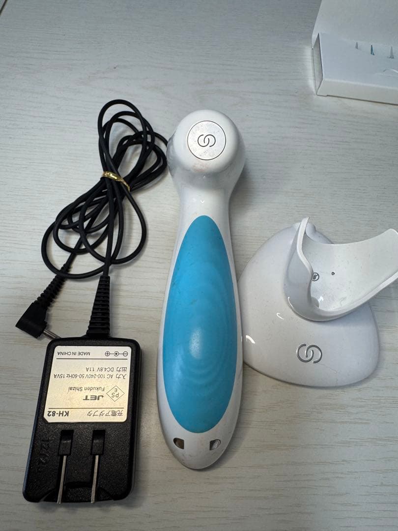 破格！！最終値下げNU SKIN LumiSpa 美顔器 充電器付　ageloc