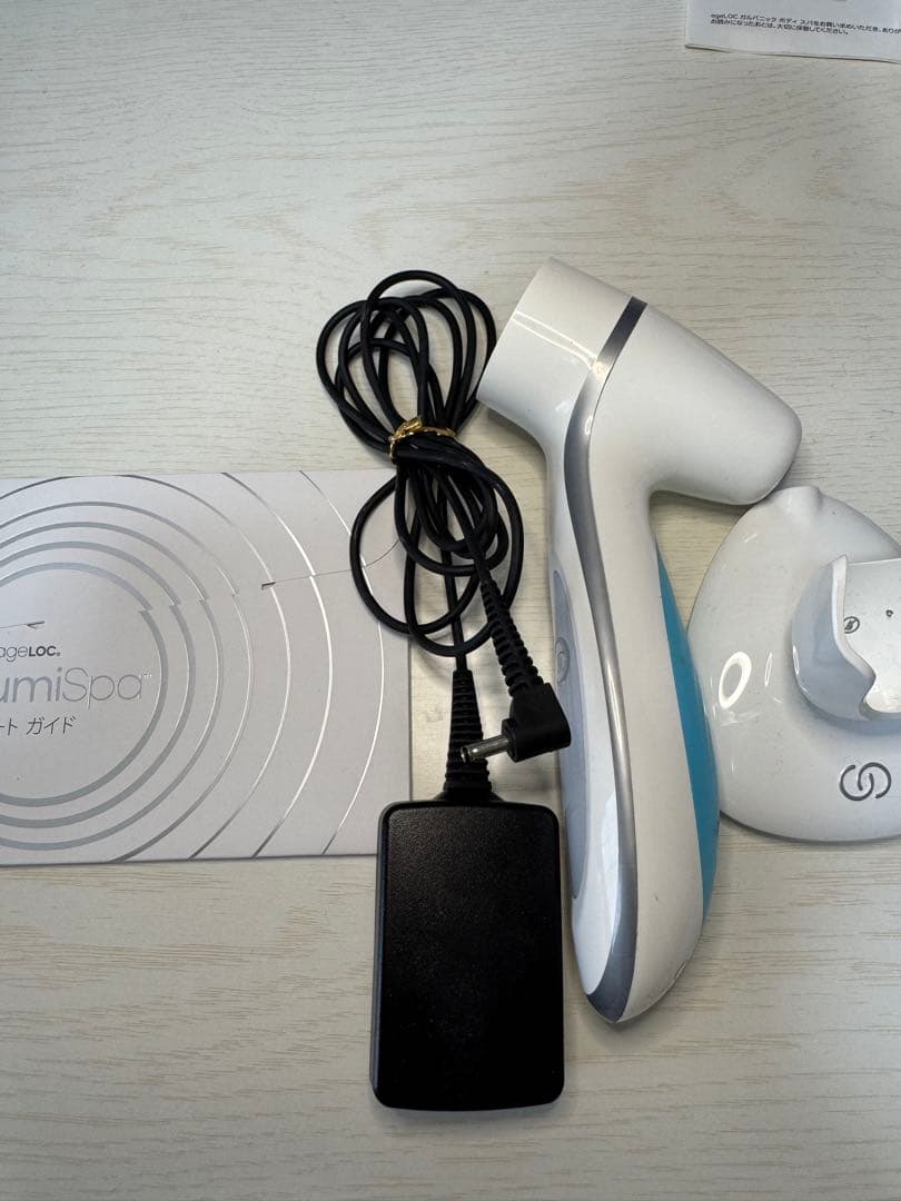 破格！！最終値下げNU SKIN LumiSpa 美顔器 充電器付　ageloc