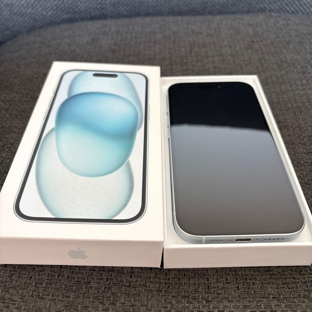 【新品同様】iPhone15 ブルー（ホワイト系）　手帳カバーセット
