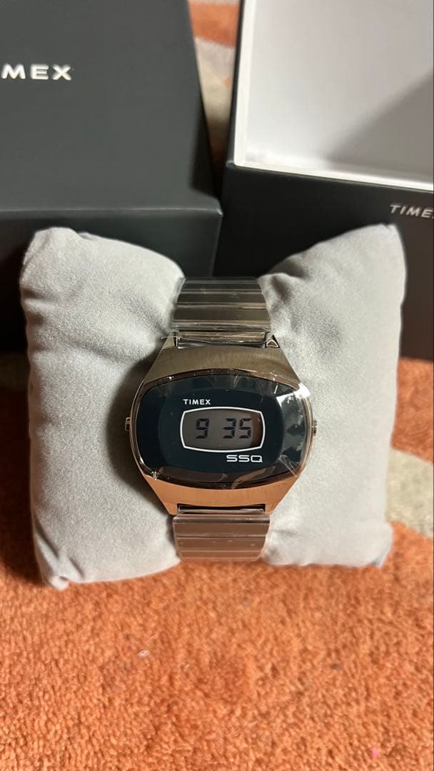TIMEX SSQ デジタル腕時計 未使用品　シルバー