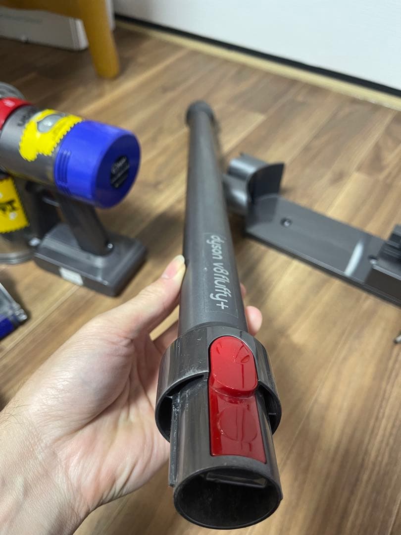 ダイソンDyson V7(sv11)スティッククリーナー本体 サイクロン式セット