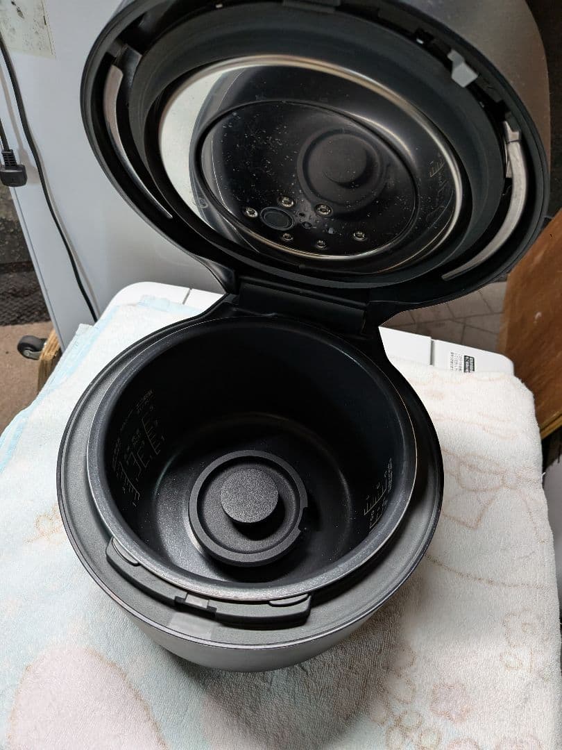 送料無料 24年製 Panasonic 圧力IH炊飯器 5合 SR-CR10B