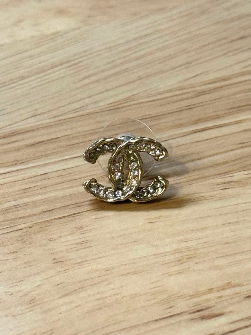 CHANEL ゴールド CCロゴ スタッドピアス