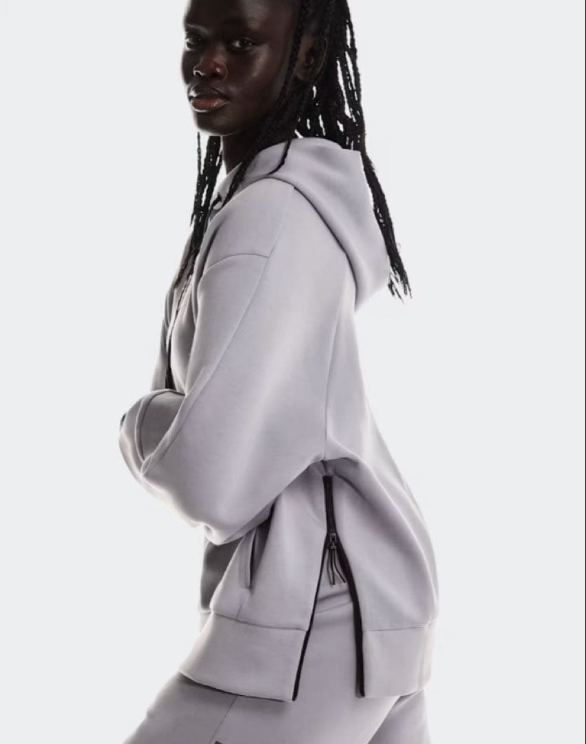 美品オン On Focus Tech Hoodie フォーカス　テックフーディー