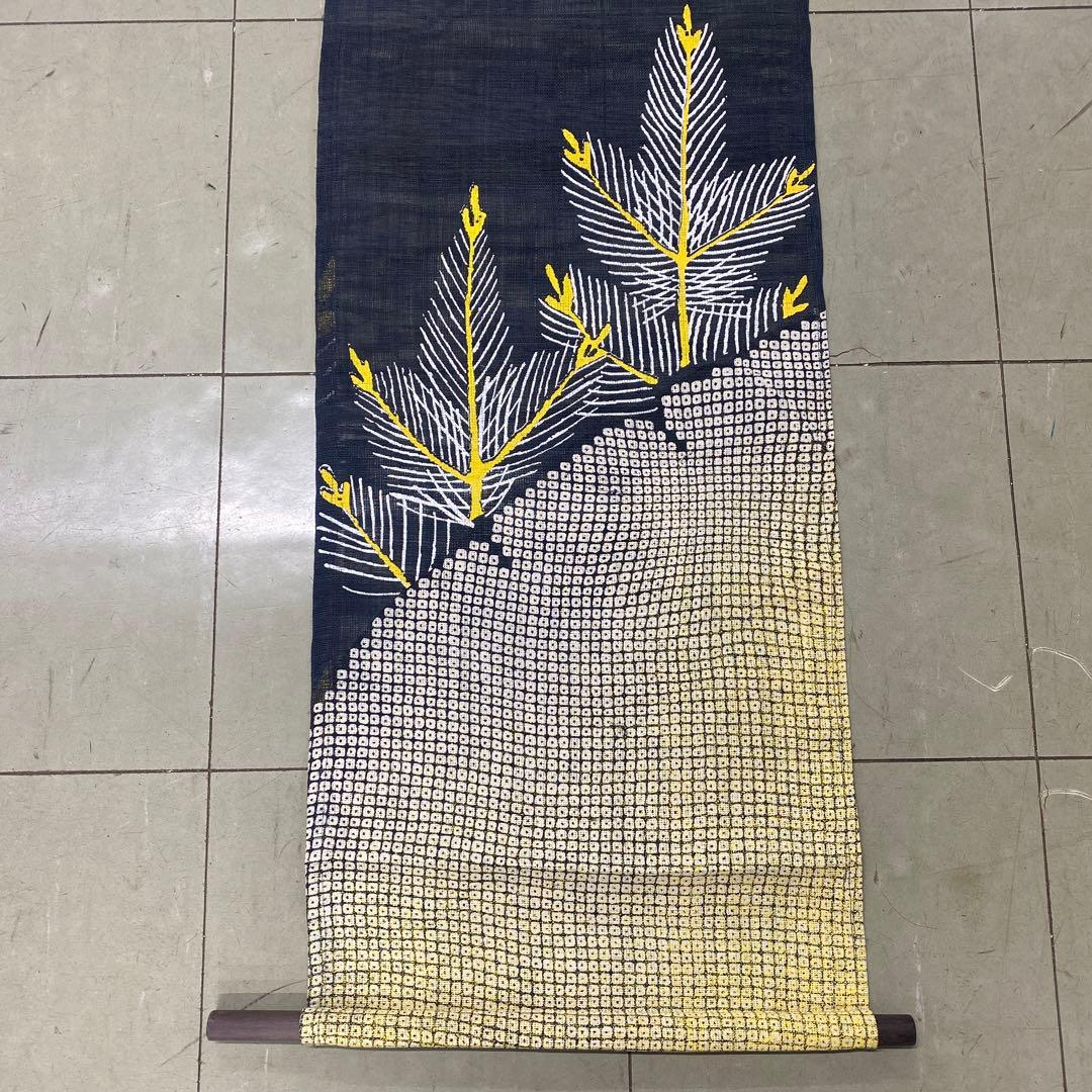 タペストリー　月と松　麻　万葉舎