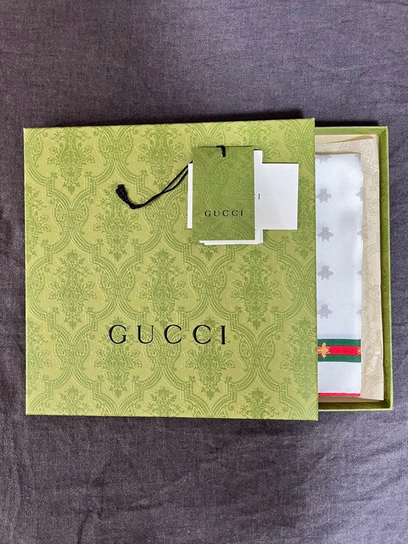 新品未使用　GUCCI シルク ポケットスクエア 蜂