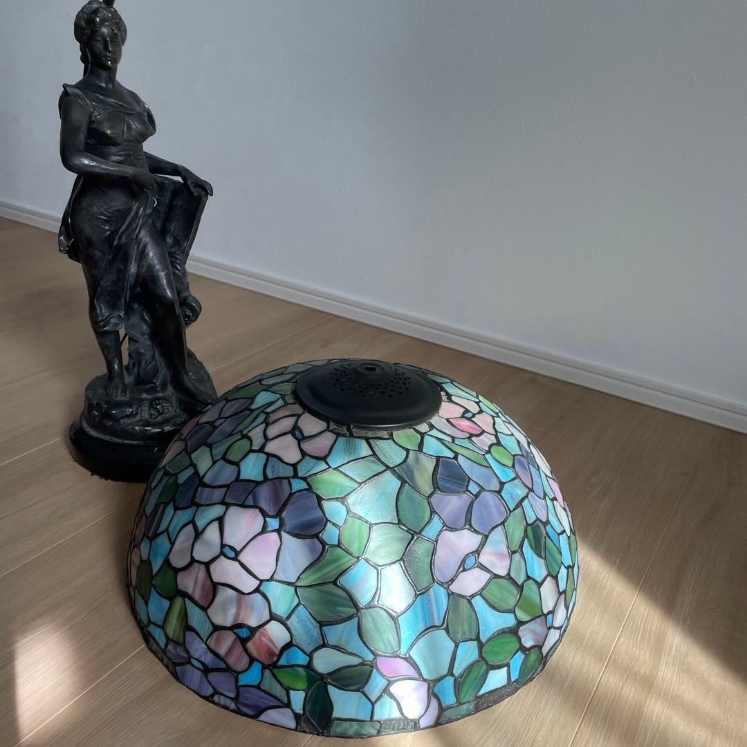 芸術美！　アンティーク スタンドランプ ステンドグラス シェード　ブロンズ像