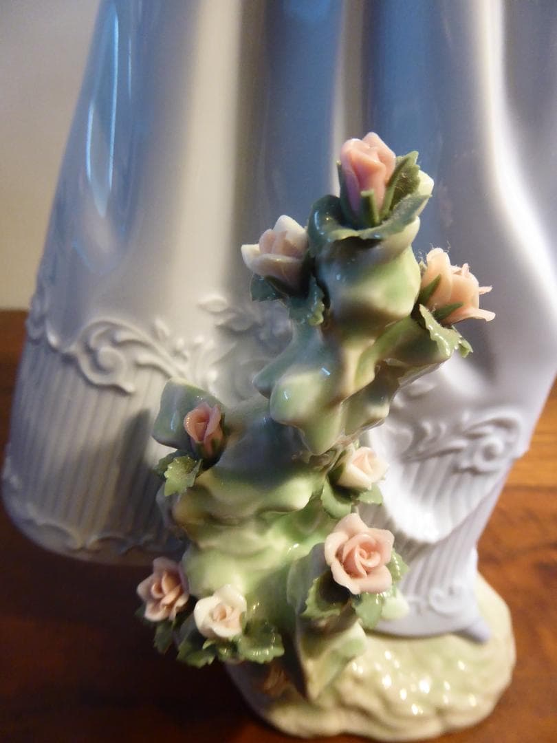 リアドロ　花垣に立つ少女