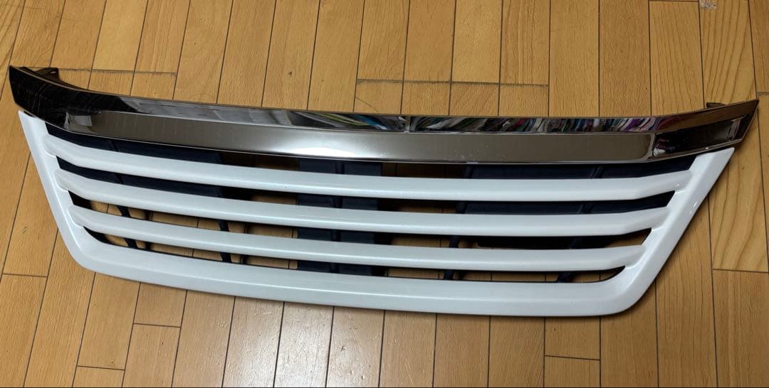 トヨタ・ヴェルファイア（20系後期）用のフロントグリル　パールホワイト