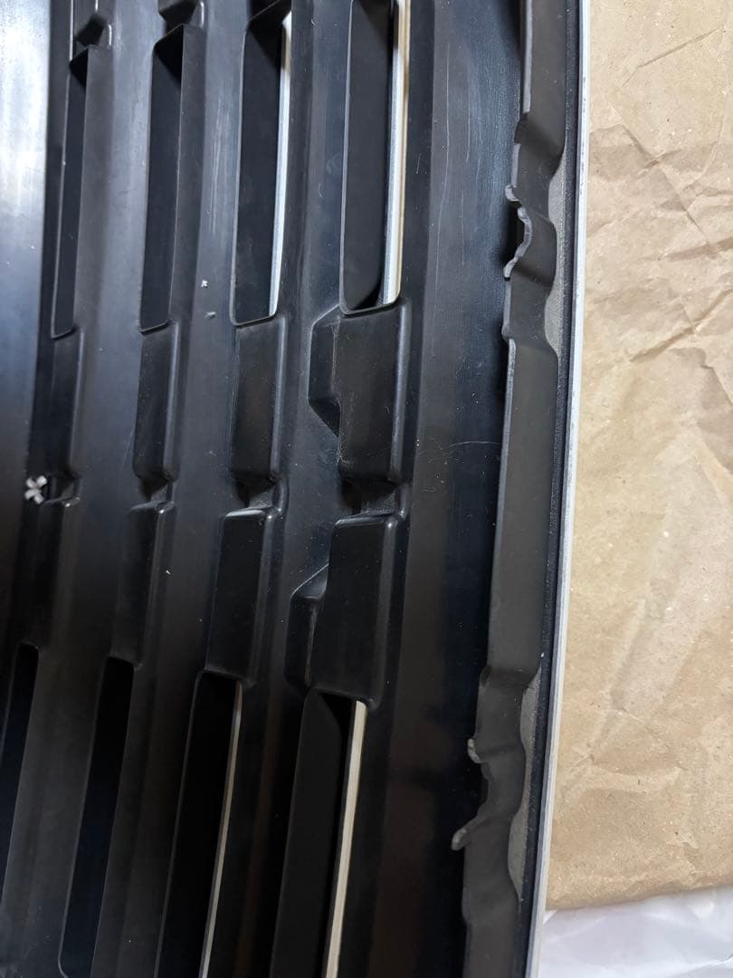 トヨタ・ヴェルファイア（20系後期）用のフロントグリル　パールホワイト