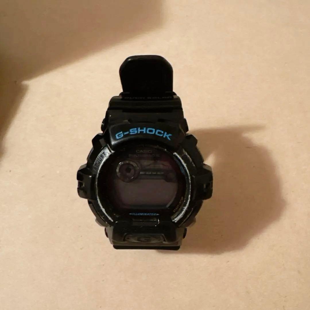 G-SHOCK ホワイトとブラック デジタル腕時計