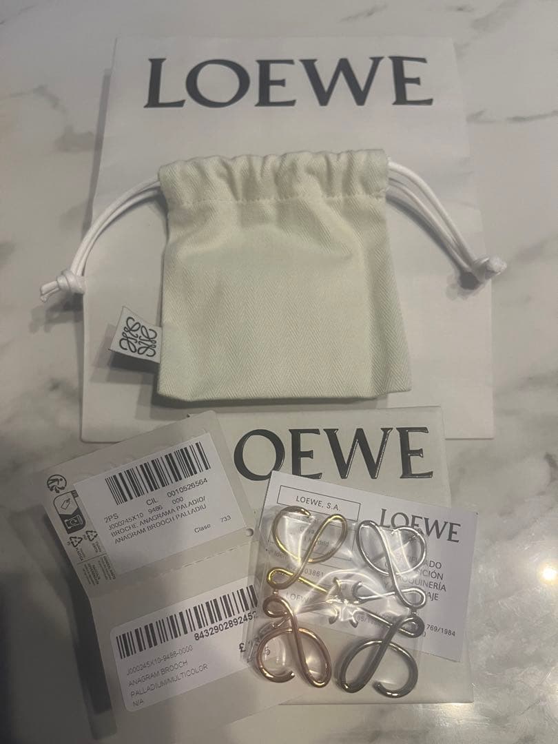 LOEWE ANAGRAM BROOCH ロエベ ブローチ