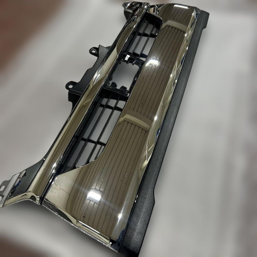 トヨタ　純正　200系　ハイエース　フロントグリル　メッキ