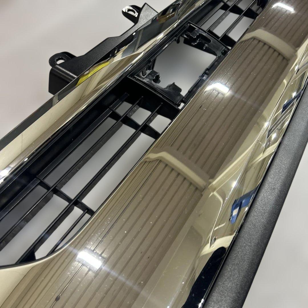 トヨタ　純正　200系　ハイエース　フロントグリル　メッキ