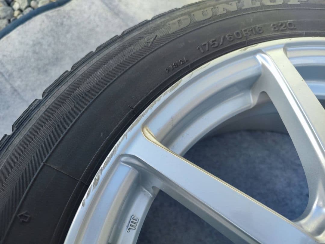 トヨタ　ラクティス　ホイール　スタッドレスタイヤ　175/60R/16
