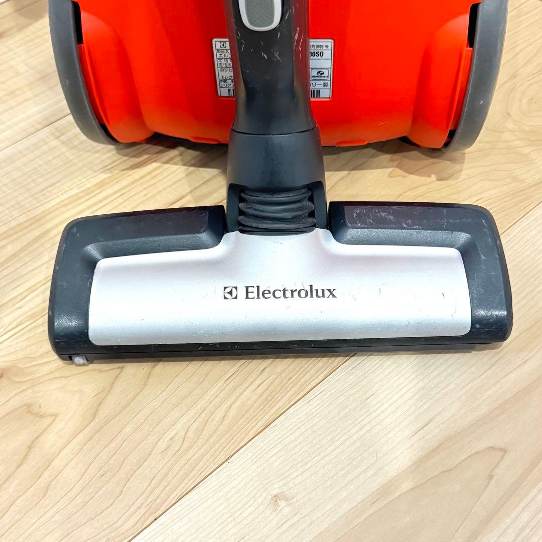 【良品】　Electrolux 掃除機　EET530SO キャニスター式　コード