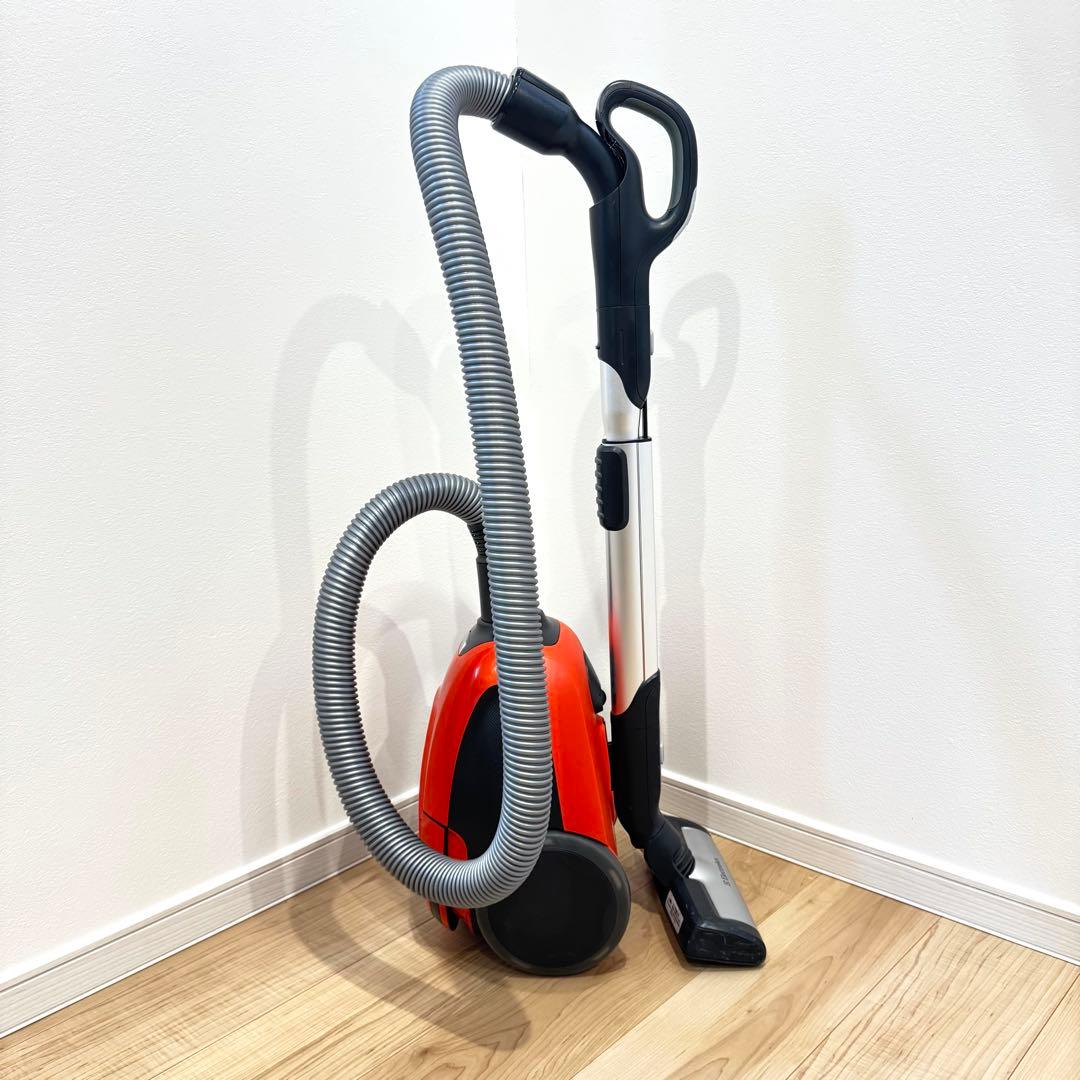 【良品】　Electrolux 掃除機　EET530SO キャニスター式　コード