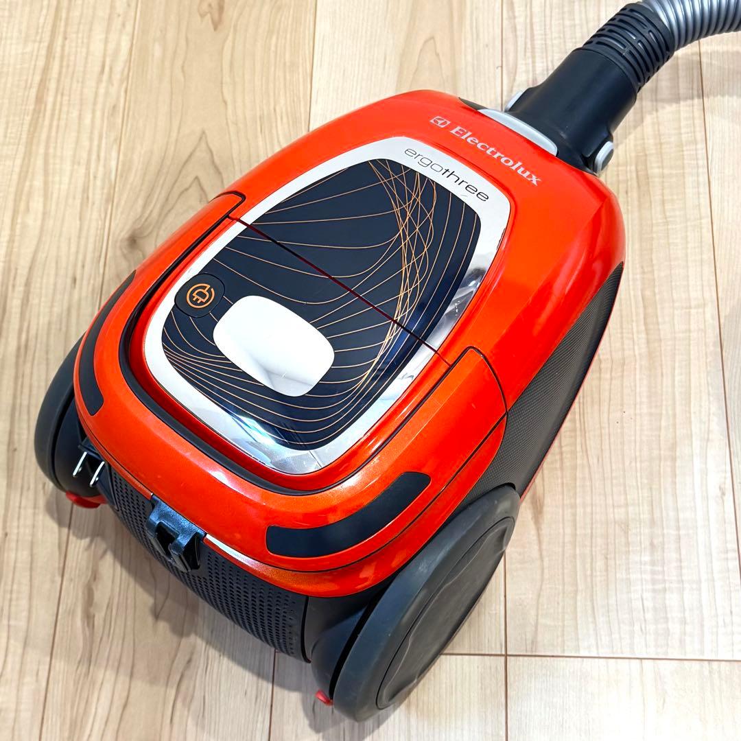 【良品】　Electrolux 掃除機　EET530SO キャニスター式　コード