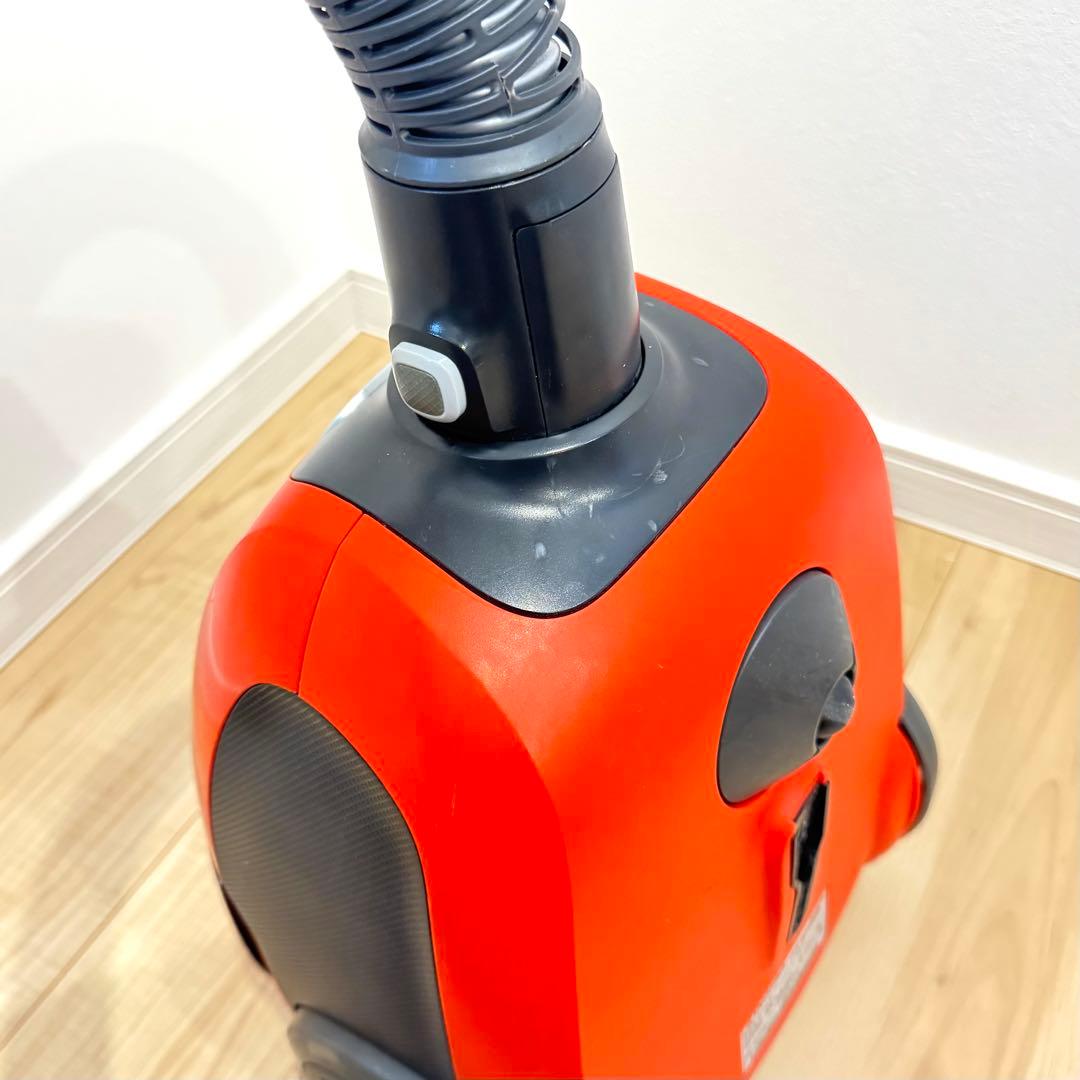 【良品】　Electrolux 掃除機　EET530SO キャニスター式　コード