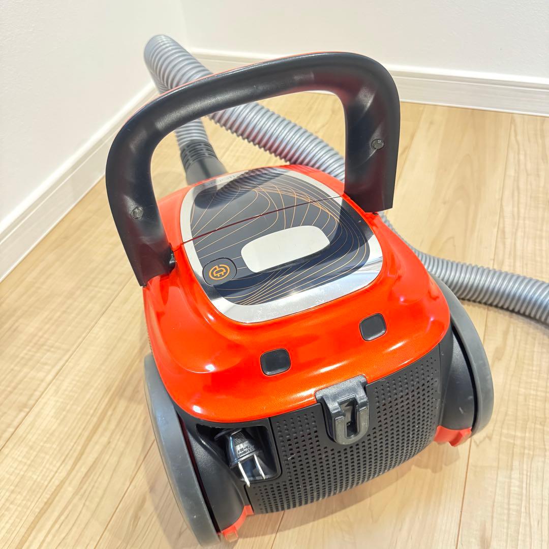 【良品】　Electrolux 掃除機　EET530SO キャニスター式　コード