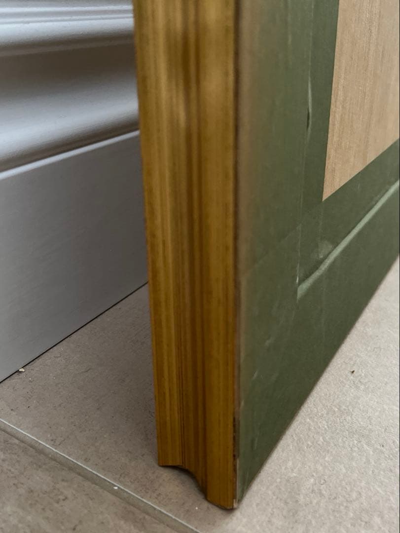 エレガントな額絵　「ウィンドウディスプレイ（窓とカーテン）」