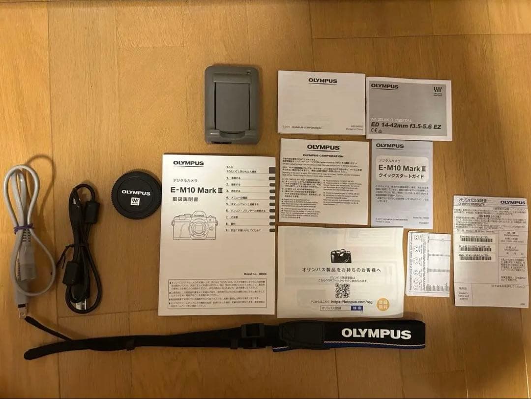 【極美品】OLYMPUSOM-DE-M10 Mark III ダブルズームキット