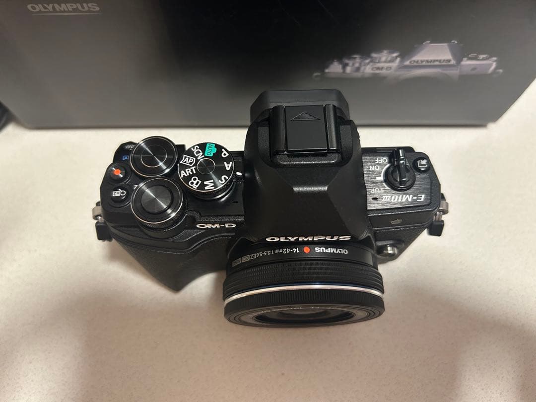 【極美品】OLYMPUSOM-DE-M10 Mark III ダブルズームキット