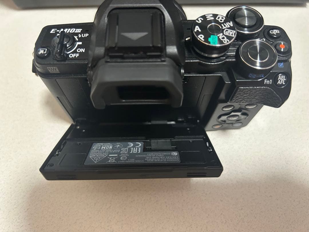 【極美品】OLYMPUSOM-DE-M10 Mark III ダブルズームキット