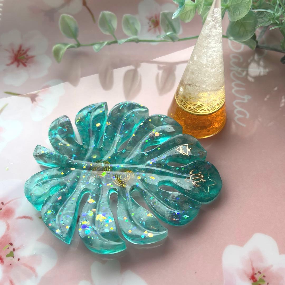 つねりん オルゴナイト　モンステラ型　4点