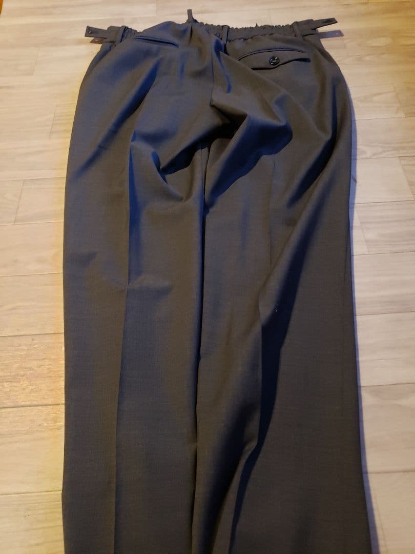 新品未使用berwich ベルトチャコールグレー48です。