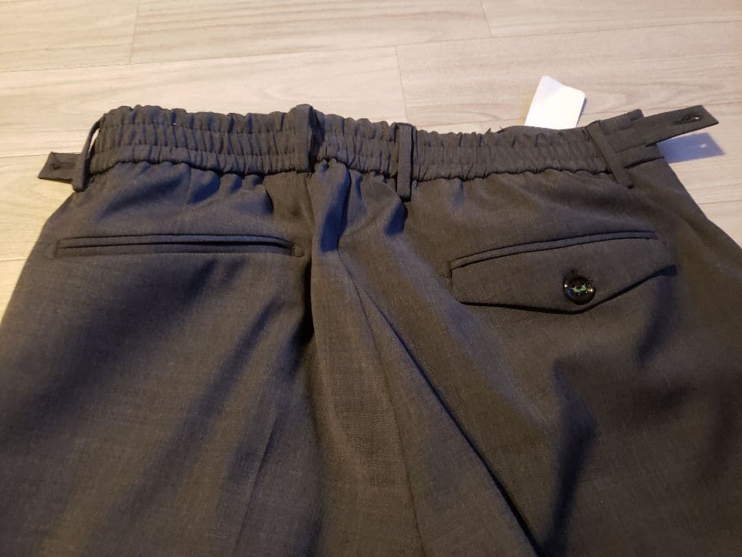 新品未使用berwich ベルトチャコールグレー48です。