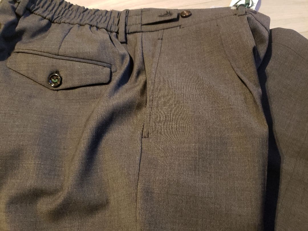 新品未使用berwich ベルトチャコールグレー48です。