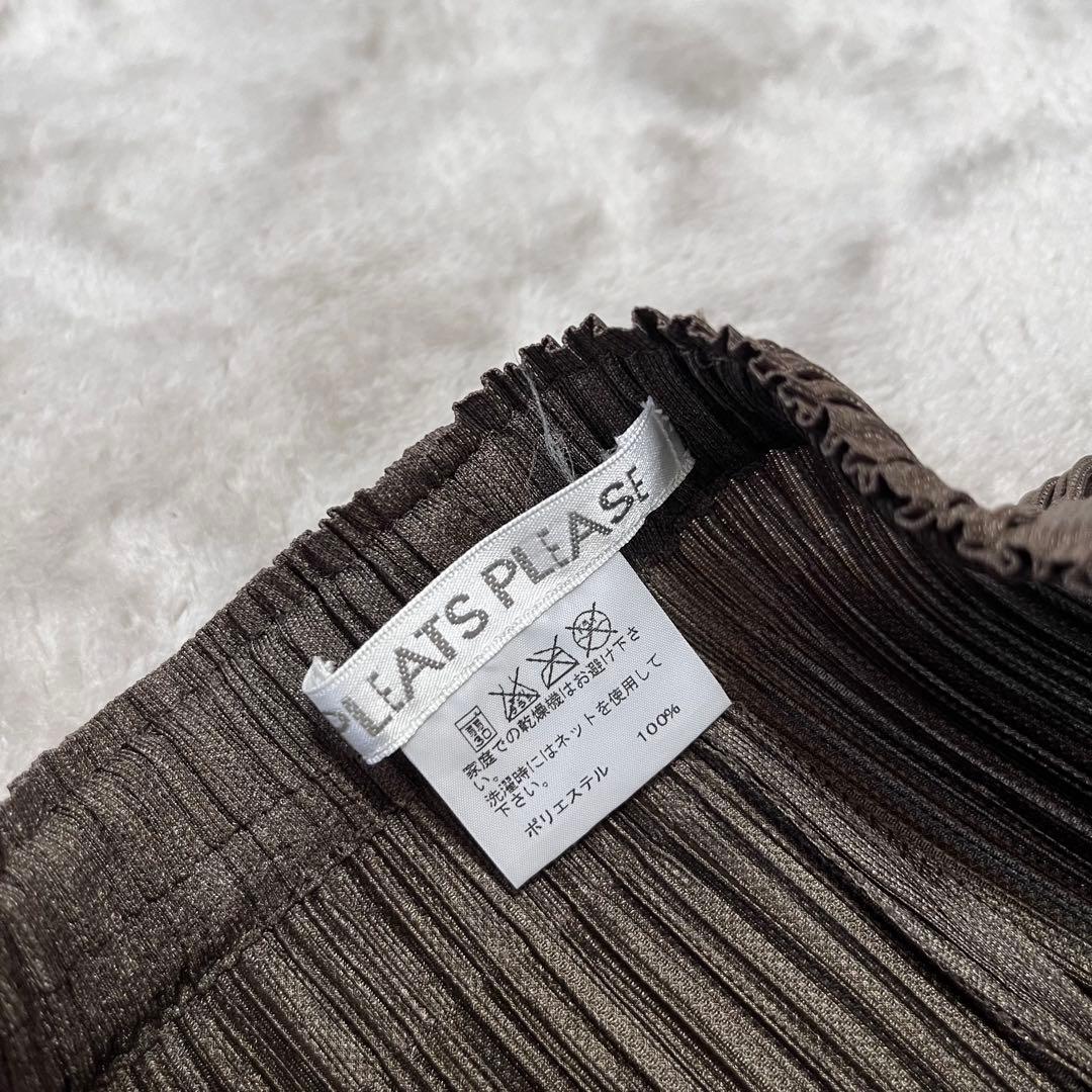 ことちゃぴ　　イッセイミヤケ　クロップドパンツ　カーキ