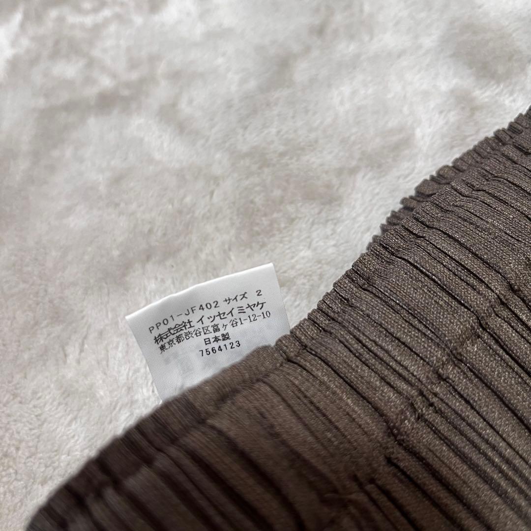 ことちゃぴ　　イッセイミヤケ　クロップドパンツ　カーキ