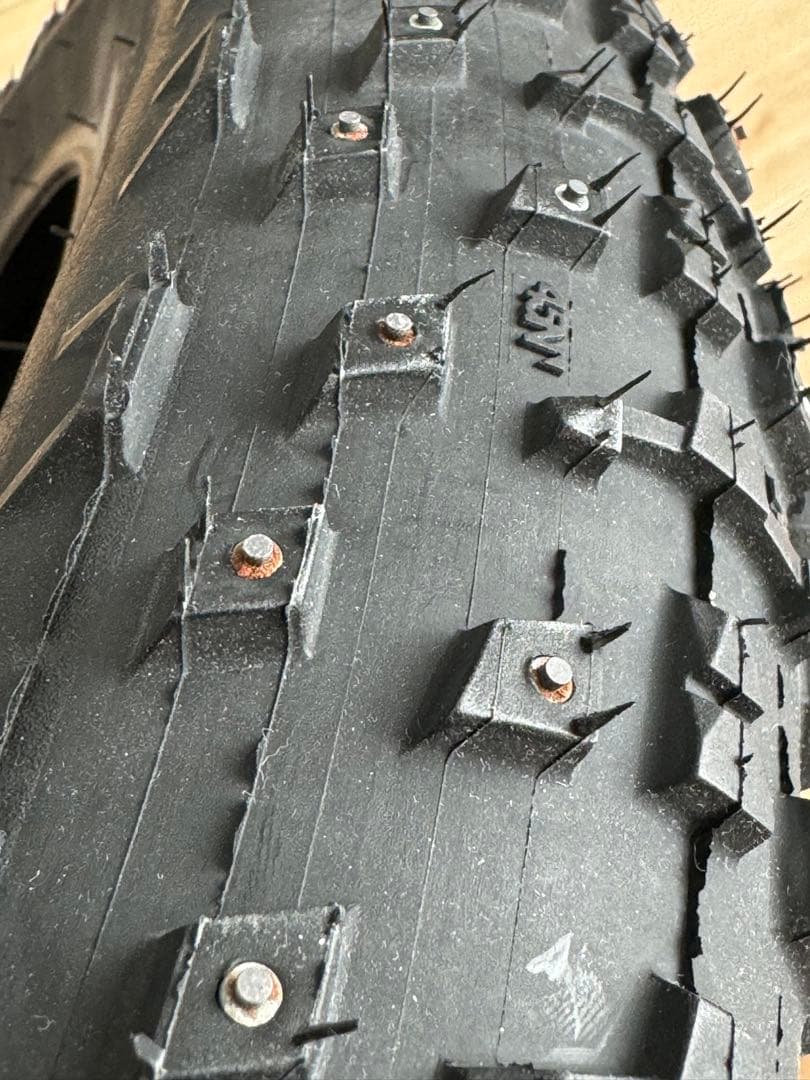 45nrth dillinger 4 60TPI Studs 27.5×3.8