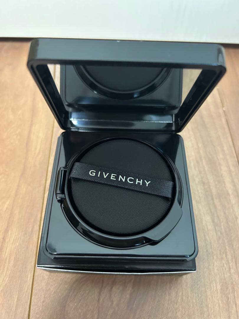 GVENCHY ソワンノワール UVコンパクト