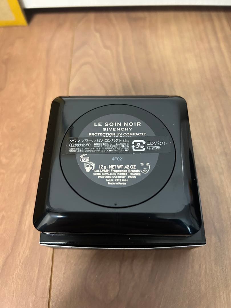 GVENCHY ソワンノワール UVコンパクト