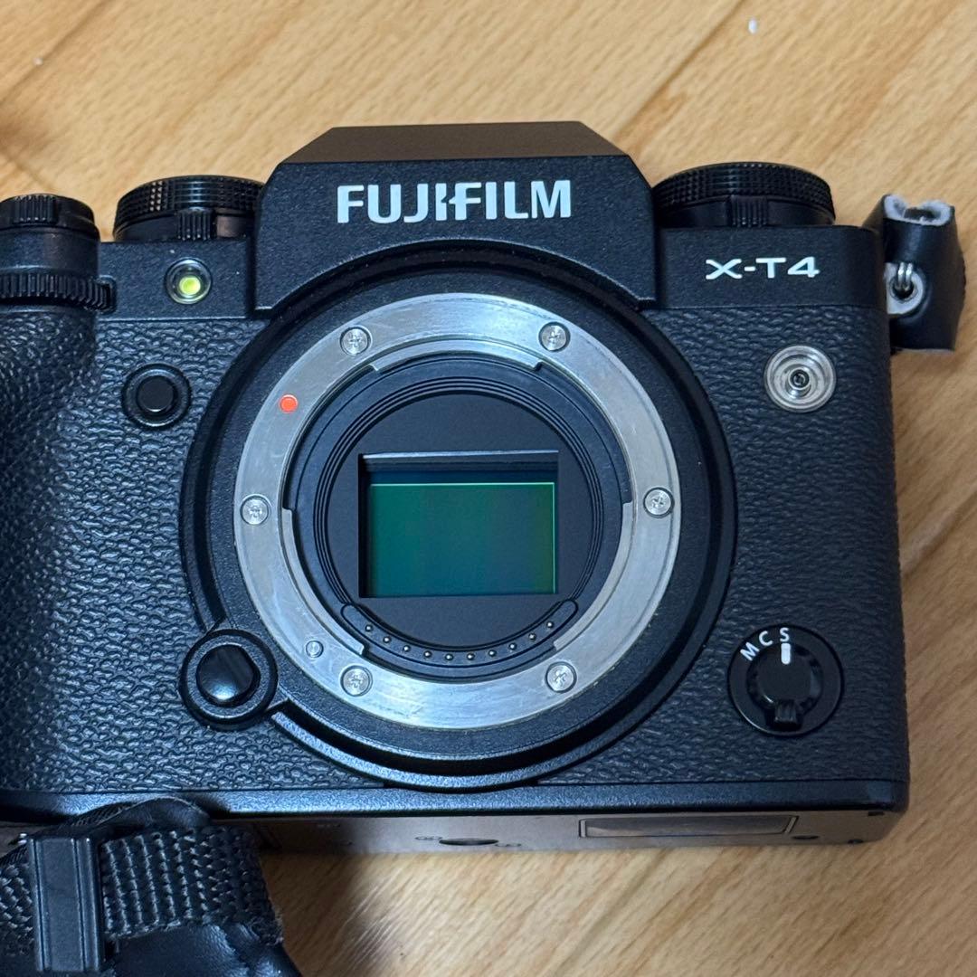fujifilm x-t4 本体・ストラップあり 、レンズなし ブラック