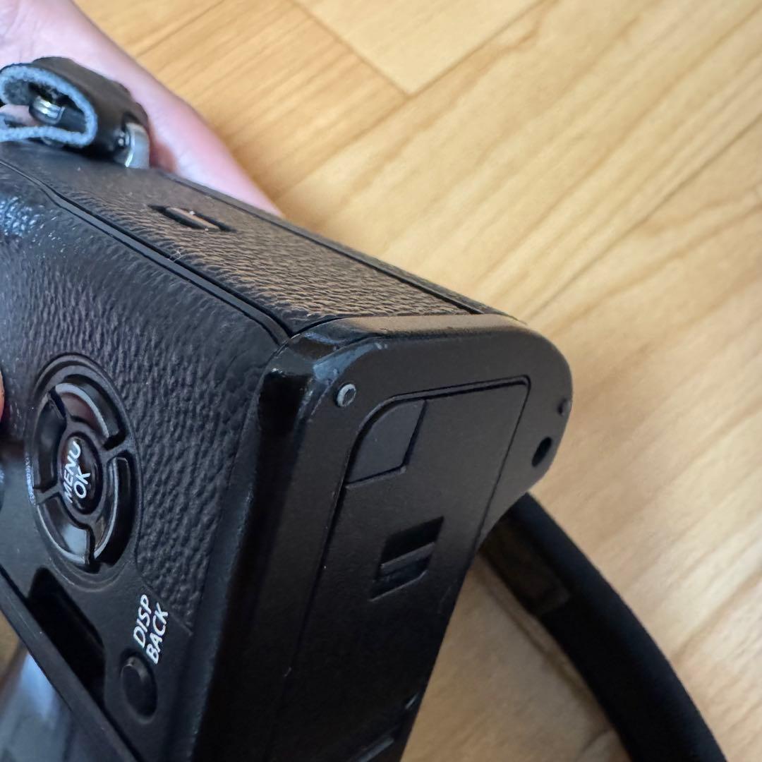 fujifilm x-t4 本体・ストラップあり 、レンズなし ブラック