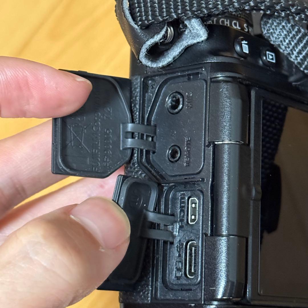 fujifilm x-t4 本体・ストラップあり 、レンズなし ブラック