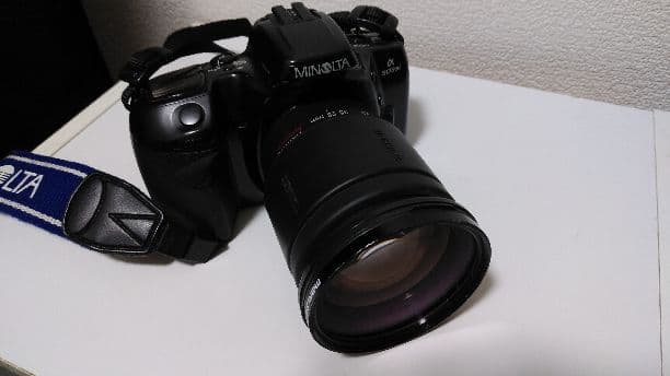 ミノルタ一眼レフカメラとタムロン望遠レンズ